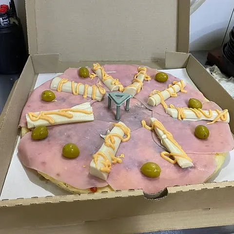 Mozarella con jamón y palmitos
