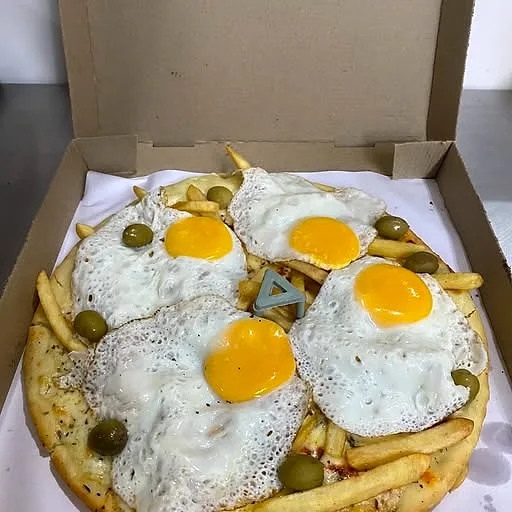 Mozza con papas y huevo frito